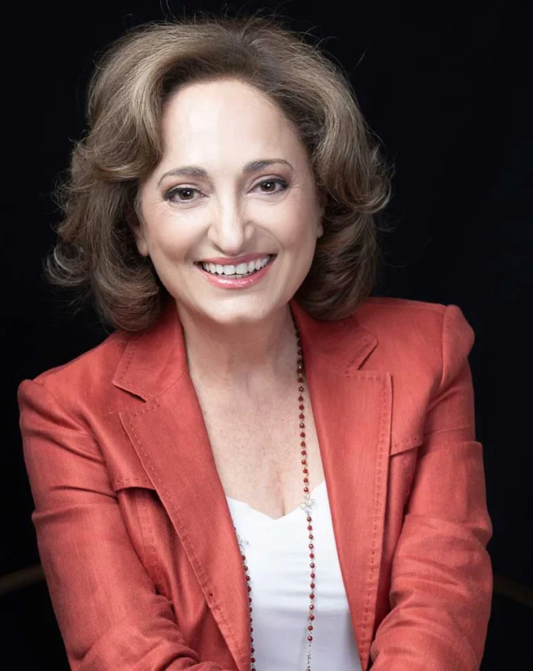 farah farhoumand dds